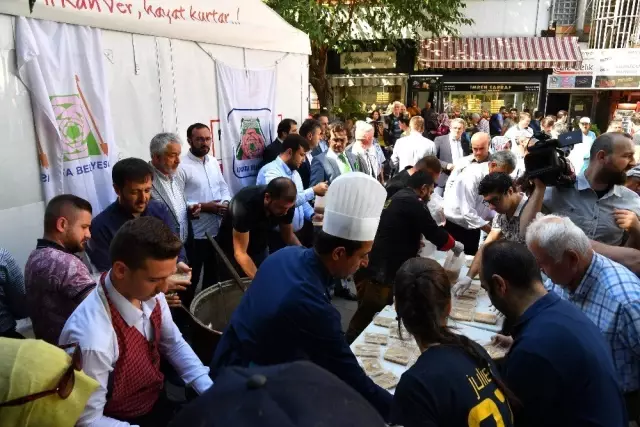 Başkan Başdeğirmen aşure dağıttı Başkan Başdeğirmen aşure dağıttı