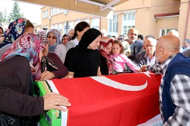 Bilecik'te kılavuz trenin tünelde raydan çıkması