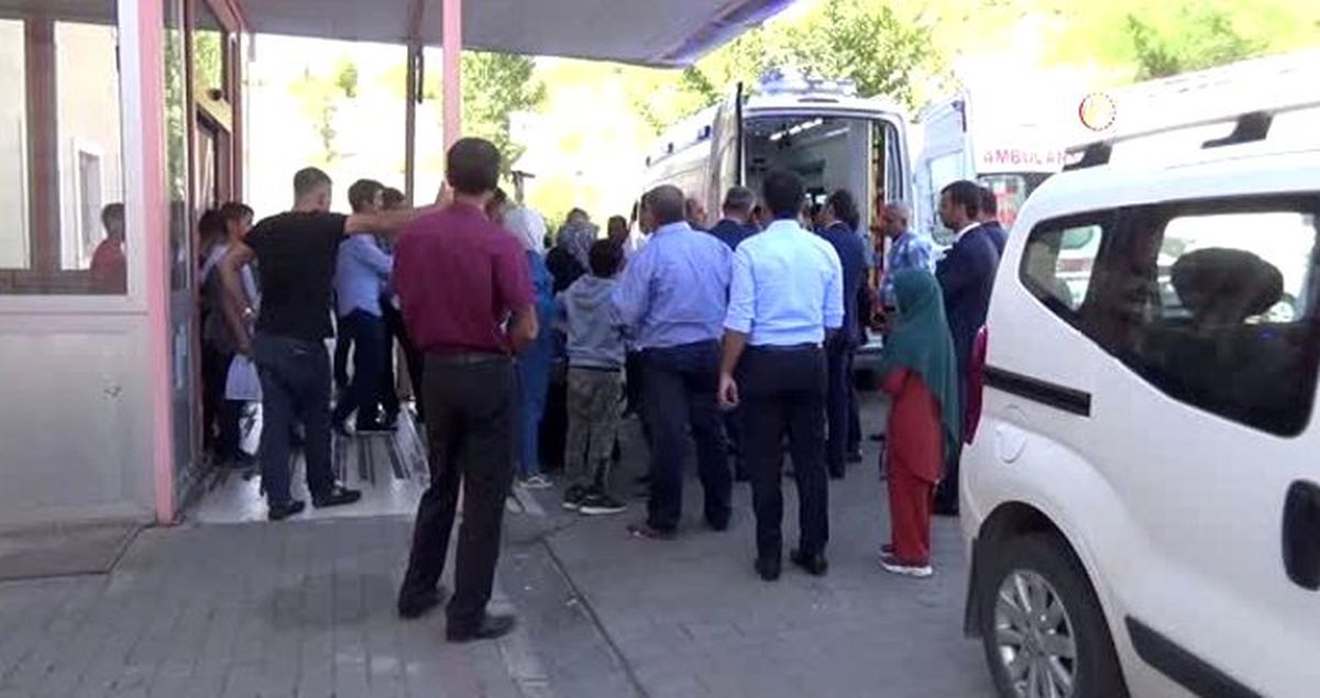 Bingöl'de 27 öğrenci civayla oynadıkları için hastaneye kaldırıldı