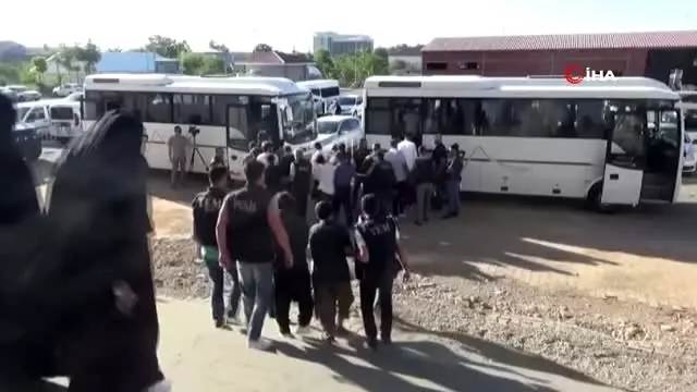 Bingöl merkezli 14 ilde HTŞ ve DEAŞ operasyonu: 14 tutuklama Bingöl merkezli 14 ilde HTŞ ve DEAŞ operasyonu: 14 tutuklama
