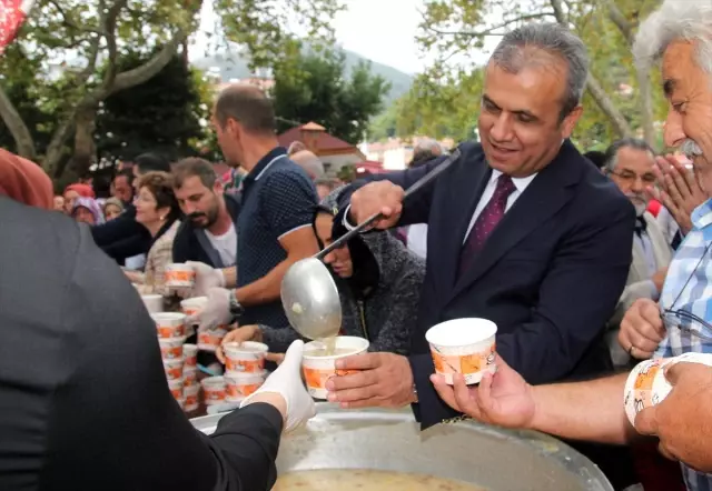 Bozkurt'ta vatandaşlara aşure ikramı