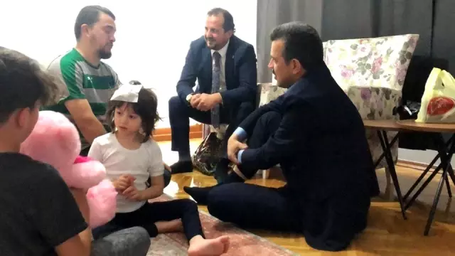 Bursalı vekillerden Minik Zeynep'e ziyaret Bursalı vekillerden Minik Zeynep'e ziyaret