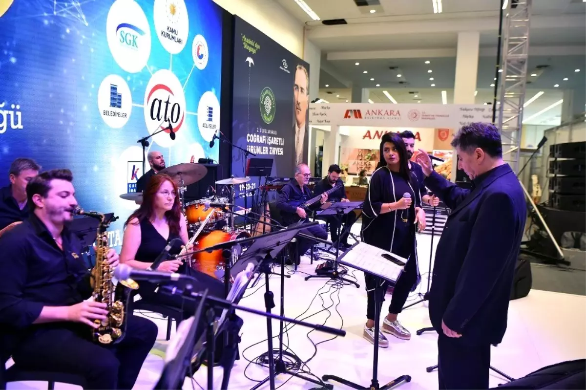 Büyükşehir standı ziyaretçi akınına uğruyor