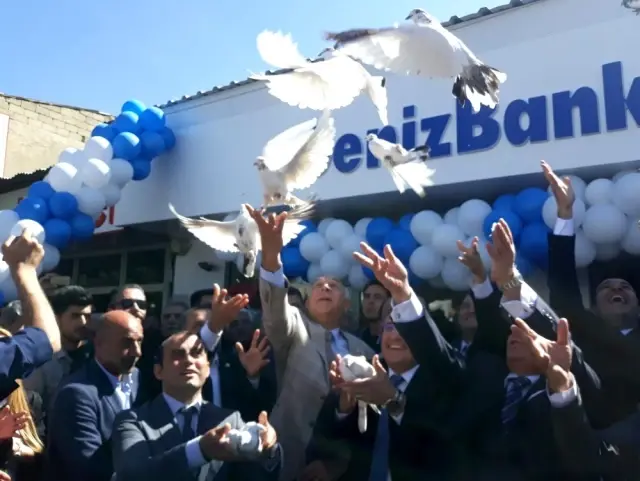 Çaldıran'da banka şubesi açılışı Çaldıran'da banka şubesi açılışı