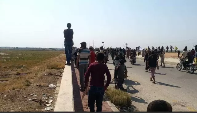Deyrizor'da Esad rejimine karşı protesto: 2 ölü