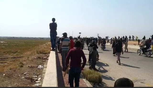Deyrizor'da Esad rejimine karşı protesto: 2 ölü