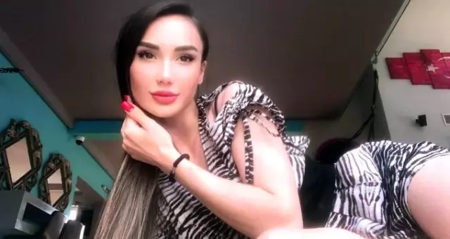 Emre Aşık'ın boşanma aşamasında olduğu eşi Yağmur Sarnıç'tan derin göğüs dekolteli paylaşım Emre Aşık'ın boşanma aşamasında olduğu eşi Yağmur Sarnıç'tan derin göğüs dekolteli paylaşım