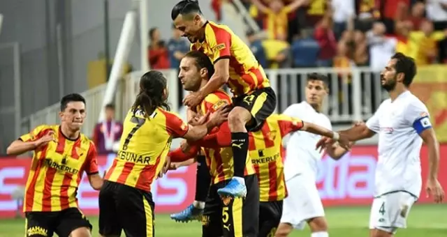 Göztepe'den Cem Yılmaz paylaşımı: Büyü bozuldu Göztepe'den Cem Yılmaz paylaşımı: Büyü bozuldu