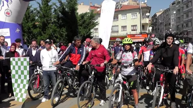 Grand Prix Erciyes Erkekler Bisiklet Yarışı Develi'de Start Aldı Grand Prix Erciyes Erkekler Bisiklet Yarışı Develi'de Start Aldı