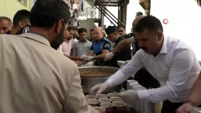 Hakkari polisinden 3 bin kişiye aşure
