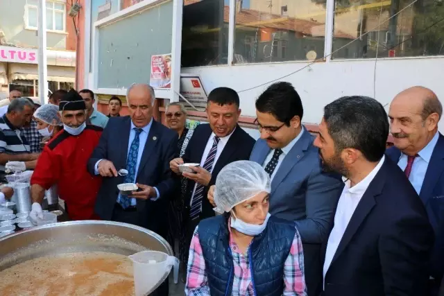 Hekimhan Belediyesi,3 bin kişiye aşure dağıttı Hekimhan Belediyesi,3 bin kişiye aşure dağıttı