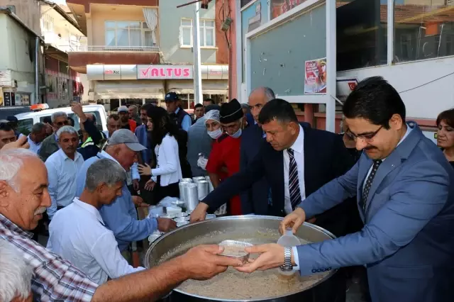 Hekimhan'da aşure ikramı Hekimhan'da aşure ikramı