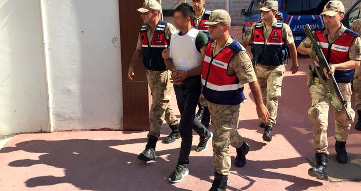 Kavgalı olduğu köy muhtarını pompalı tüfekle vurarak öldürdü