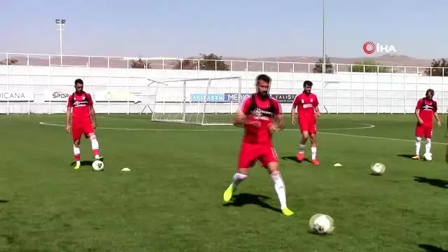 Isaac Cofie'ye Brezilya usulü doğum günü kutlaması