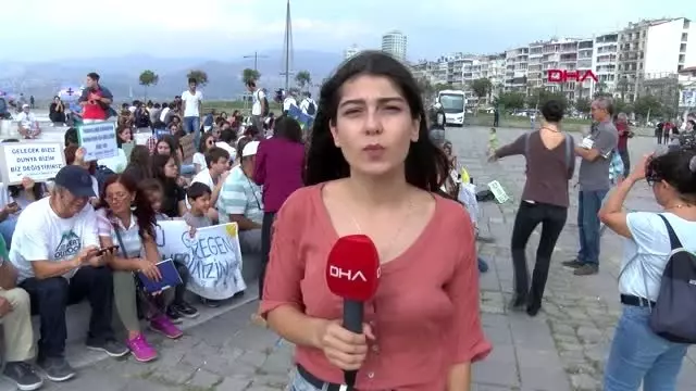 İzmir liseli öğrenciler gündoğdu meydanı'nda 'iklim grevi' yaptı