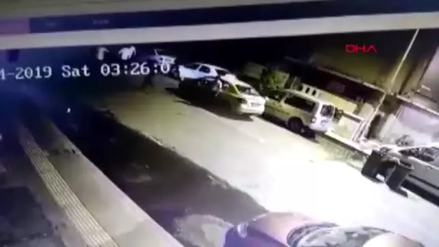 İzmir'de saldırıya uğrayan oyuncu Şevket Çoruh'un darp edildiği yeni görüntüler ortaya çıktı İzmir'de saldırıya uğrayan oyuncu Şevket Çoruh'un darp edildiği yeni görüntüler ortaya çıktı