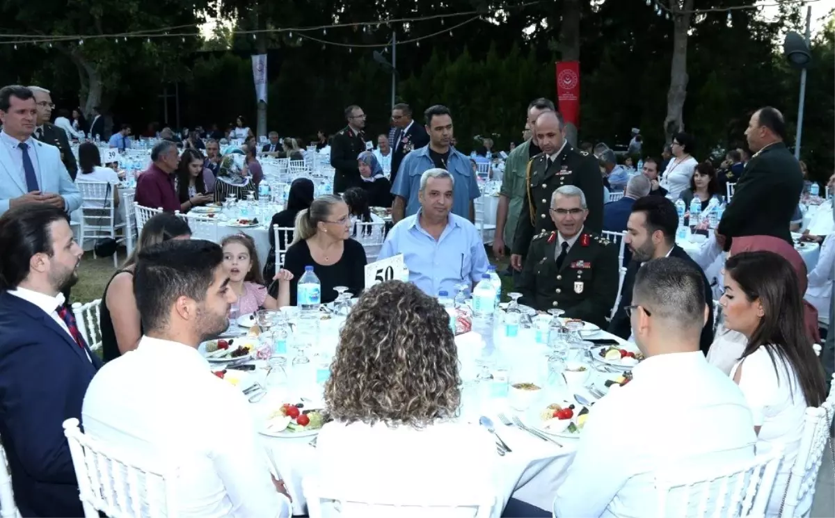 İzmir Valiliği, kahraman gazileri ve şehit yakınlarını buluşturdu