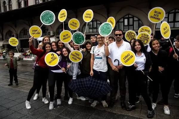 / kadıköy'de 'küresel iklim grevi'ne destek