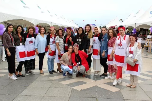 Kadınlar el emeği göz nuru ürünleri görücüye çıktı