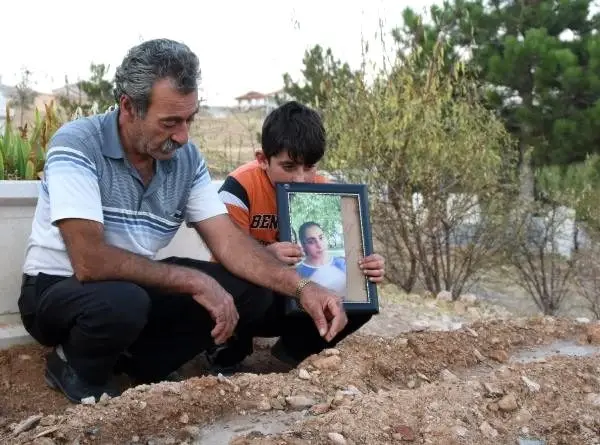 Kızının PKK tarafından kaçırıldığını söyleyen baba, evladının mezarını hazırladı Kızının PKK tarafından kaçırıldığını söyleyen baba, evladının mezarını hazırladı