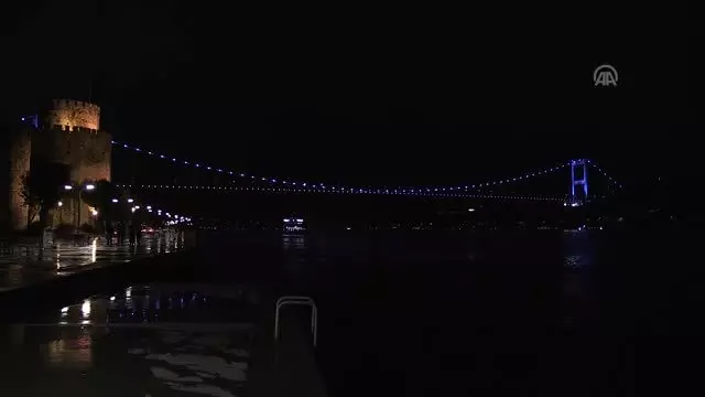 Köprüler, baş ve boyun kanserine dikkati çekmek için renklendirildi