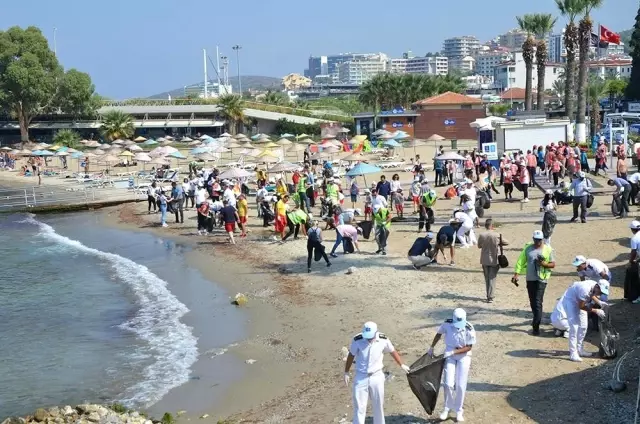 Kuşadası kıyılarında temizlik