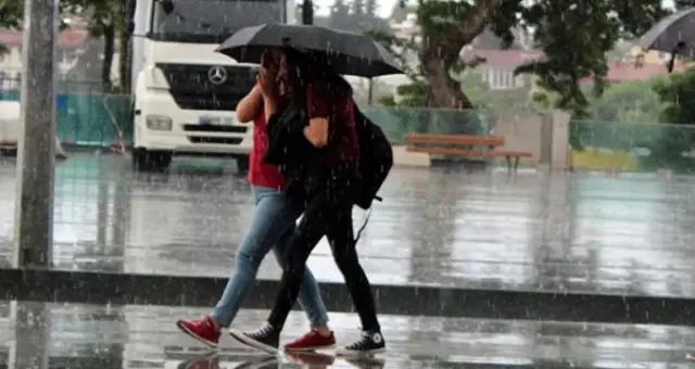 Meteoroloji İstanbul için saat verip uyardı!