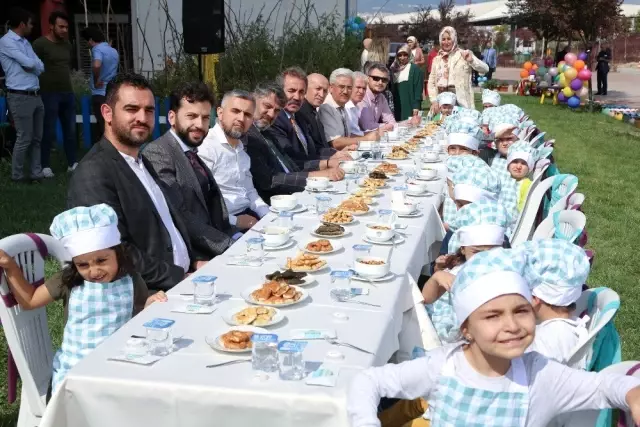 Minikler ellerden anaokulunda aşure ikramı