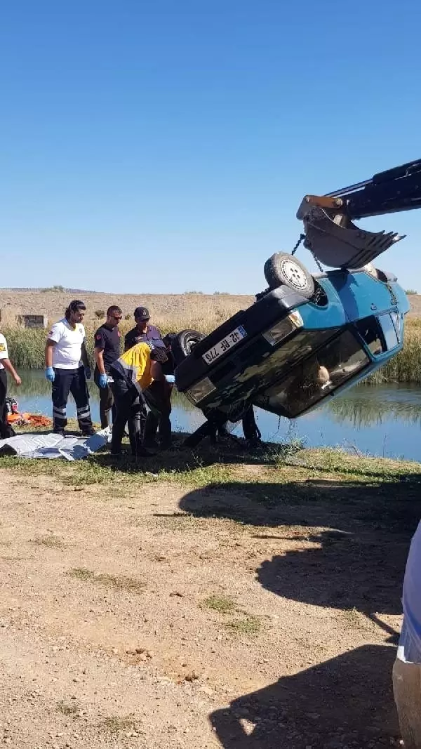 Otomobil sulama kanalına uçtu: 1 ölü, 1 yaralı Otomobil sulama kanalına uçtu: 1 ölü, 1 yaralı