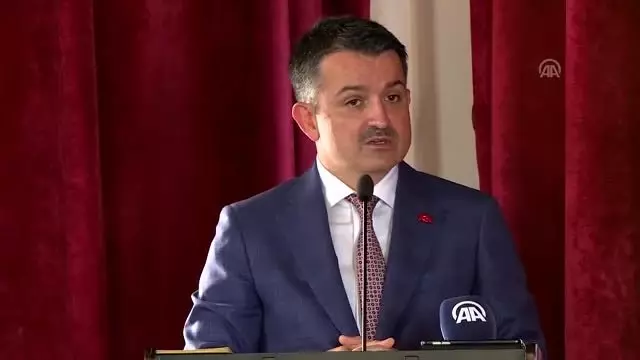 Pakdemirli: '(Orman yangınları) Önce bu milletvekili çıksın PKK'yı bir lanetlesin'