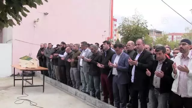 Pencereden düşerek ölen çocuk defnedildi Pencereden düşerek ölen çocuk defnedildi
