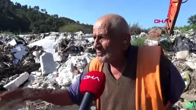 Rize'de dere kenarına çöp dökülmesine tepki Rize'de dere kenarına çöp dökülmesine tepki
