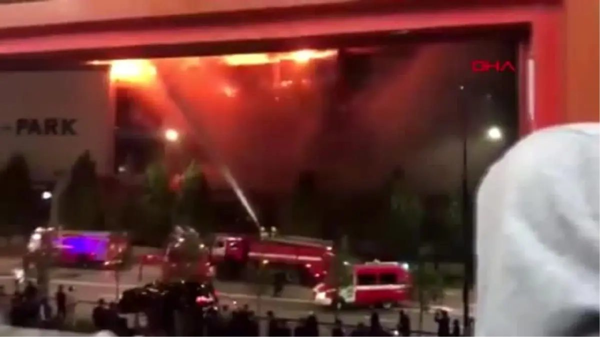 Rusya'da alışveriş merkezinde büyük yangın