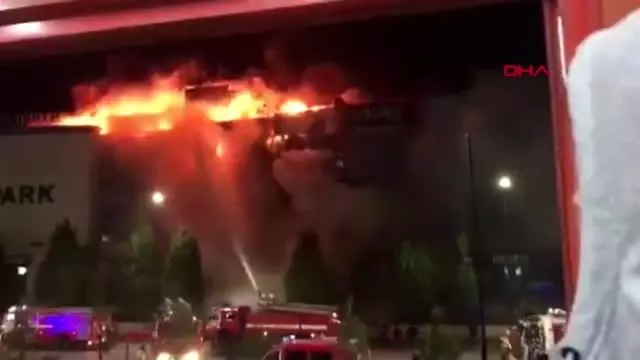 Rusya'da alışveriş merkezinde büyük yangın