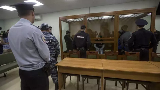 Rusya'da mahkeme, Yehova Şahitleri tarikatına üye 6 kişiyi hapis cezasına mahkum etti Rusya'da mahkeme, Yehova Şahitleri tarikatına üye 6 kişiyi hapis cezasına mahkum etti