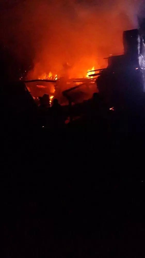 Safranbolu'da alevlerin sardığı ahşap ev tamamen yandı