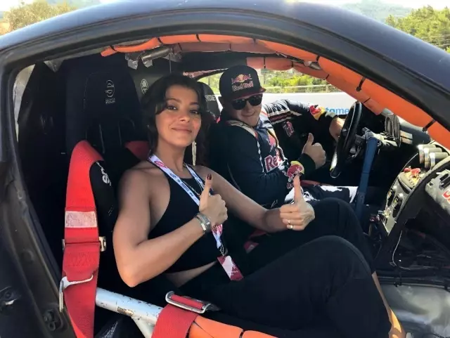 Selin Şekerci Red Bull sporcusu Grinchuk ile drift yaptı Selin Şekerci Red Bull sporcusu Grinchuk ile drift yaptı