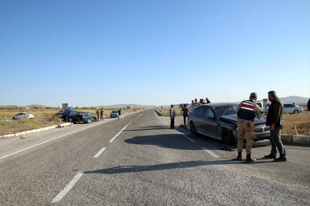 Sivas Ta Trafik Kazası 3 Yaralı Haberi Fotografı