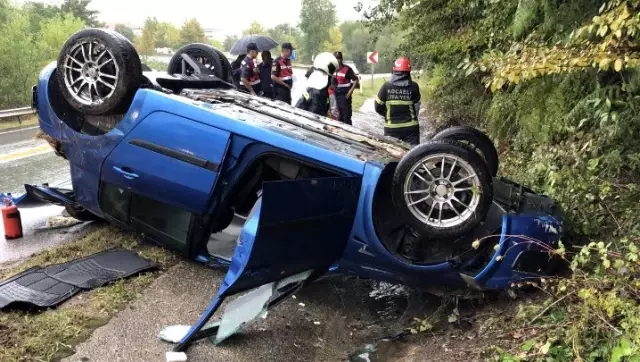 Takla atan otomobilden burunları bile kanamadan çıktılar Takla atan otomobilden burunları bile kanamadan çıktılar
