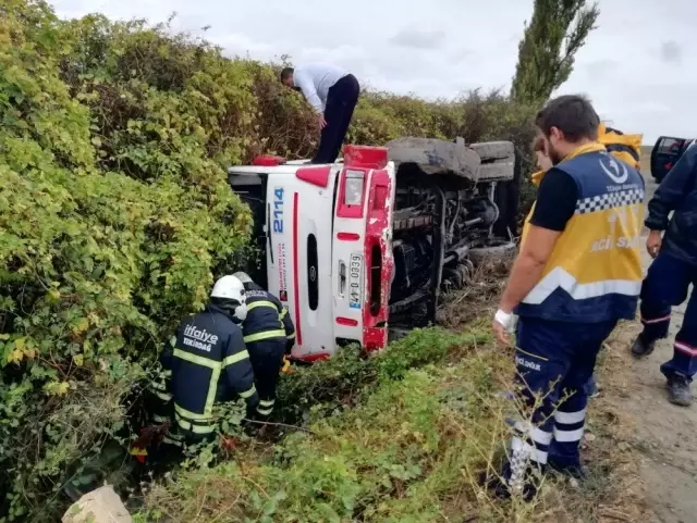 Tekirdağ'da vinç şarampole devrildi: 3 yaralı Tekirdağ'da vinç şarampole devrildi: 3 yaralı