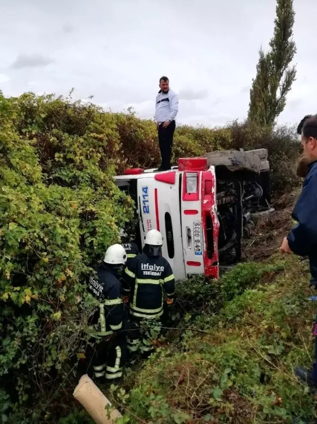 Tekirdağ'da vinç şarampole devrildi: 3 yaralı Tekirdağ'da vinç şarampole devrildi: 3 yaralı