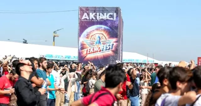 TEKNOFEST'i değerlendiren Teymur: Siyaset kavgalarının dışında ilk defa çok güzel bir şey konuşuldu TEKNOFEST'i değerlendiren Teymur: Siyaset kavgalarının dışında ilk defa çok güzel bir şey konuşuldu