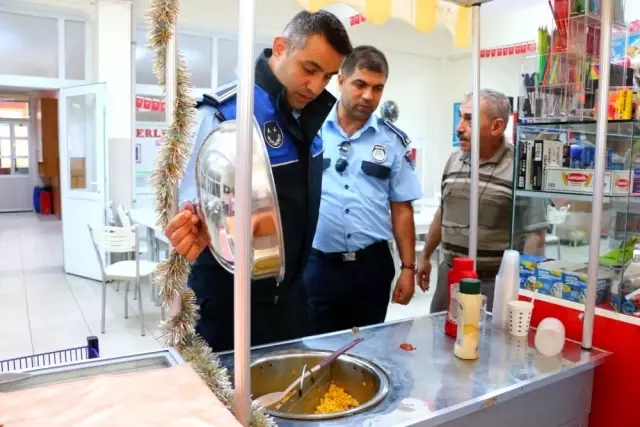 Yalova'da zabıtadan okul kantinlerine denetim Yalova'da zabıtadan okul kantinlerine denetim