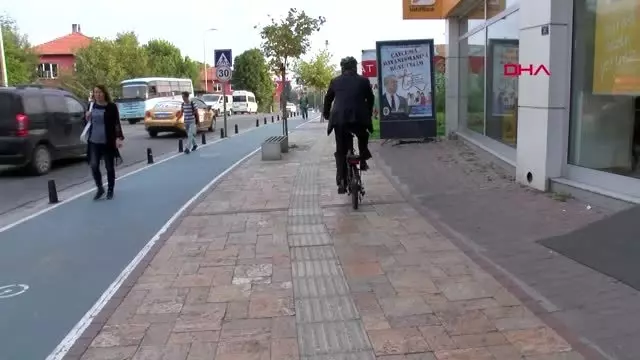 Zonguldak çaycuma'da başkan ve belediye çalışanları bisikletle işe geldi Zonguldak çaycuma'da başkan ve belediye çalışanları bisikletle işe geldi
