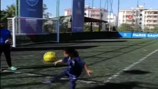 5 yaşındaki minik, futboluyla göz kamaştırıyor 5 yaşındaki minik, futboluyla göz kamaştırıyor