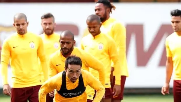 Belhanda ve Feghouli kadroda yok Belhanda ve Feghouli kadroda yok