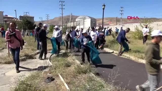 Bitlis'te '21 eylül dünya temizlik günü' etkinliği Bitlis'te '21 eylül dünya temizlik günü' etkinliği