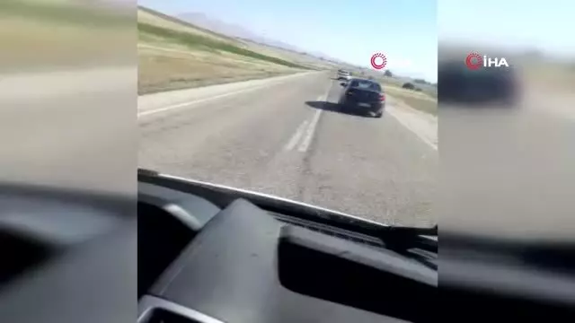 Düğün konvoyunda feci kaza: 2 ölü, 12 yaralı Düğün konvoyunda feci kaza: 2 ölü, 12 yaralı