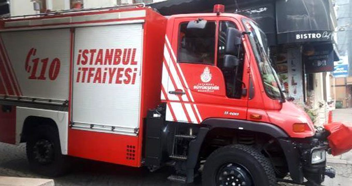 Eminönü'nde 4 katlı otelde çıkan yangın paniğe neden oldu: 2 yaralı