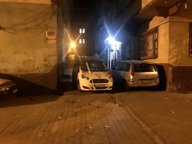 Düğün evi dehşet evine döndü! Gelinin dayısı, damadın boğazını keserek öldürdü Düğün evi dehşet evine döndü! Gelinin dayısı, damadın boğazını keserek öldürdü